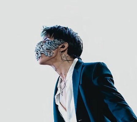 Dreambigtheory's tweet photo. You all know how I love the wolf concept hihi and since Joon sometimes designs masks for Ian, it would be so dope to see him in this kinda style some day 🥹✨🖤 (pics for inspo ) https://t.co/jlhNSZLkRz