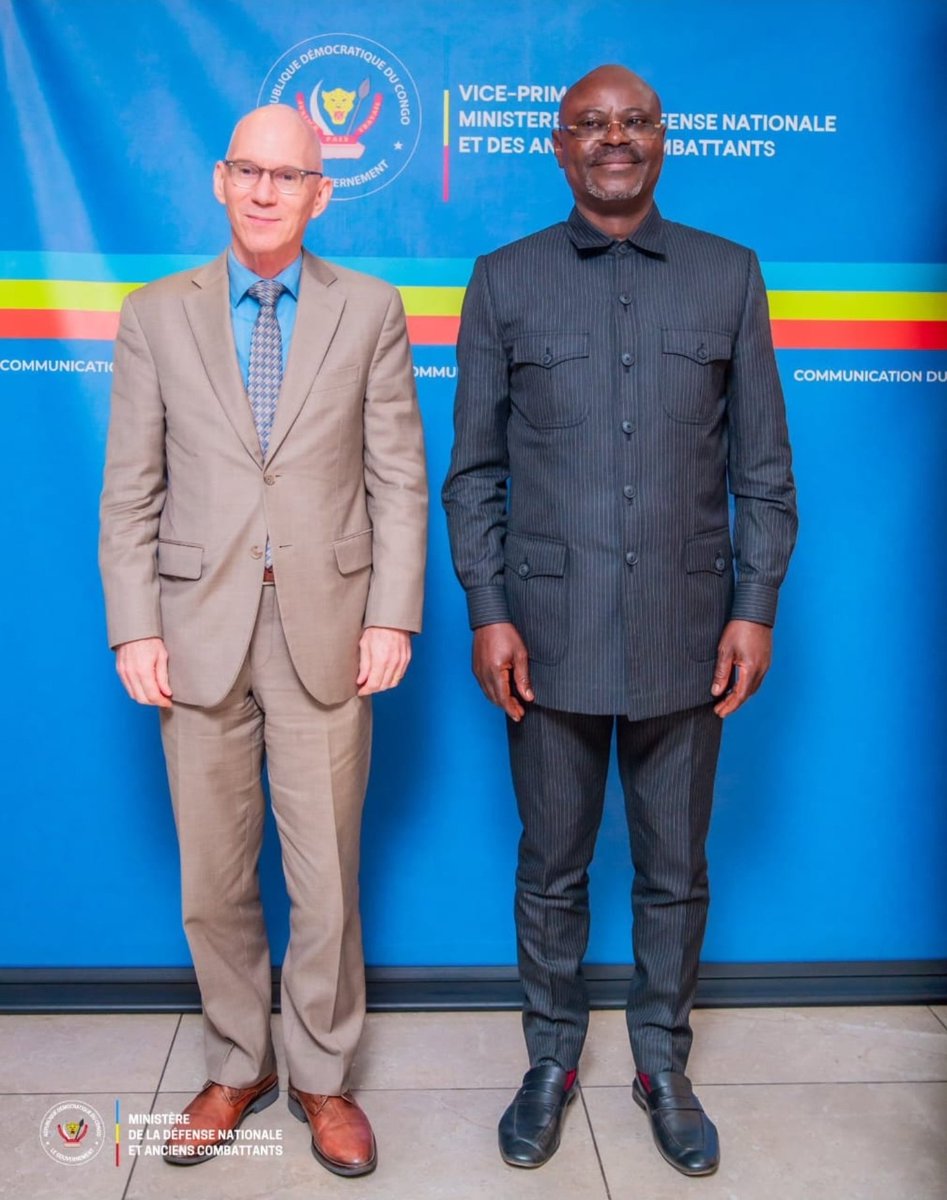 KalonjiTV's tweet photo. *#RDC🇨🇩-#MONUSCO🇺🇳:*

SITUATION SÉCURITAIRE À L’EST DE LA #RDC : Le ministre de la Défense nationale échange avec le Représentant spécial du Secrétaire général de l’#ONU sur les priorités de la #MONUSCO.

Au cours d'une audience à l'hôtel de la Défense, ce jeudi 02 juillet 2026, le Vice-Premier Ministre, ministre de la Défense Nationale et Anciens Combattants,Guy Kabombo #Muadiamvita, a échangé avec le représentant spécial du secrétaire général de l'#ONU pour la #MONUSCO, James #Swan. 

Au centre des échanges, les priorités opérationnelles et stratégiques de la #MONUSCO dans la partie est de la République démocratique du Congo. 
Pour le diplomate onusien, cette visite de courtoisie s’inscrit dans la dynamique de collaboration avec les autorités congolaises pour renforcer l’efficacité des efforts déployés en faveur de la protection des civils dans les zones en conflit, la démobilisation et le désarmement de quelques groupes armés, l'appui à la réforme du secteur de la sécurité,  mais également l'appui au mécanisme de monitoring du cessez-le-feu stipulé dans l'accord de #Doha. 

Dans ce contexte de crise sécuritaire qui s'étend également au niveau régional, la #MONUSCO tient à contribuer à la mise en œuvre de la #MCVE+(COMMISSION DE L’UNION AFRICAINE,#FARDC,#MONU…...) notamment avec l'appui logistique pour faciliter le déplacement des délégations. 

Le Vice-Premier Ministre, ministre en charge de la défense nationale et des anciens combattants,Guy Kabombo #Muadiamvita, a salué le retour de ce diplomate chevronné, ami de la #RDC, et a souhaité l'efficacité de la mise en œuvre des priorités de la #MONUSCO pour la stabilisation et la protection des populations civiles dans le #Sud-kivu, ainsi que le soutien aux initiatives de retour durable de la paix en #RDC.