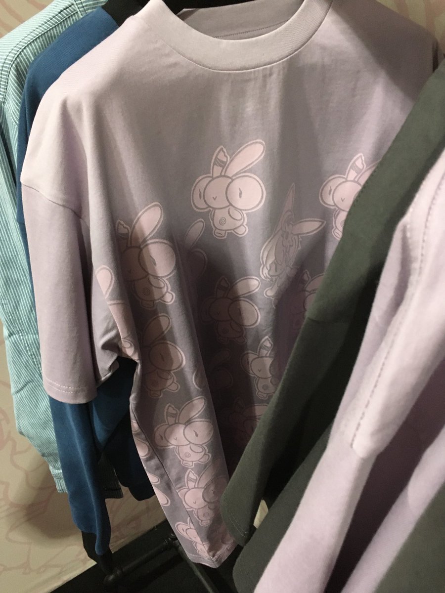 Metatronja's tweet photo. @MichiMochievee Found Jared downstairs. And that Apari sweater feels really nice!

Oh and f u too btw 🤪 https://t.co/ehd0RtpW9L