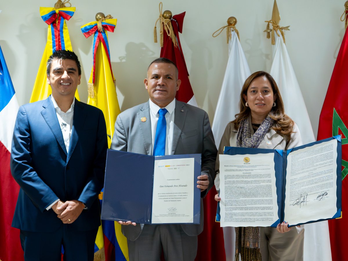 FAO_Colombia's tweet photo. @Parlandino @angelaesmar 📌 Con este compromiso, @Parlandino prioriza la seguridad alimentaria y la nutrición en su agenda regional, fortaleciendo los marcos normativos y la acción parlamentaria contra el hambre.

Desde @FAO_Colombia, y junto a @ALCsinhambre, celebramos este avance hacia #UnaVidaMejor. https://t.co/fgc5jQOTnK