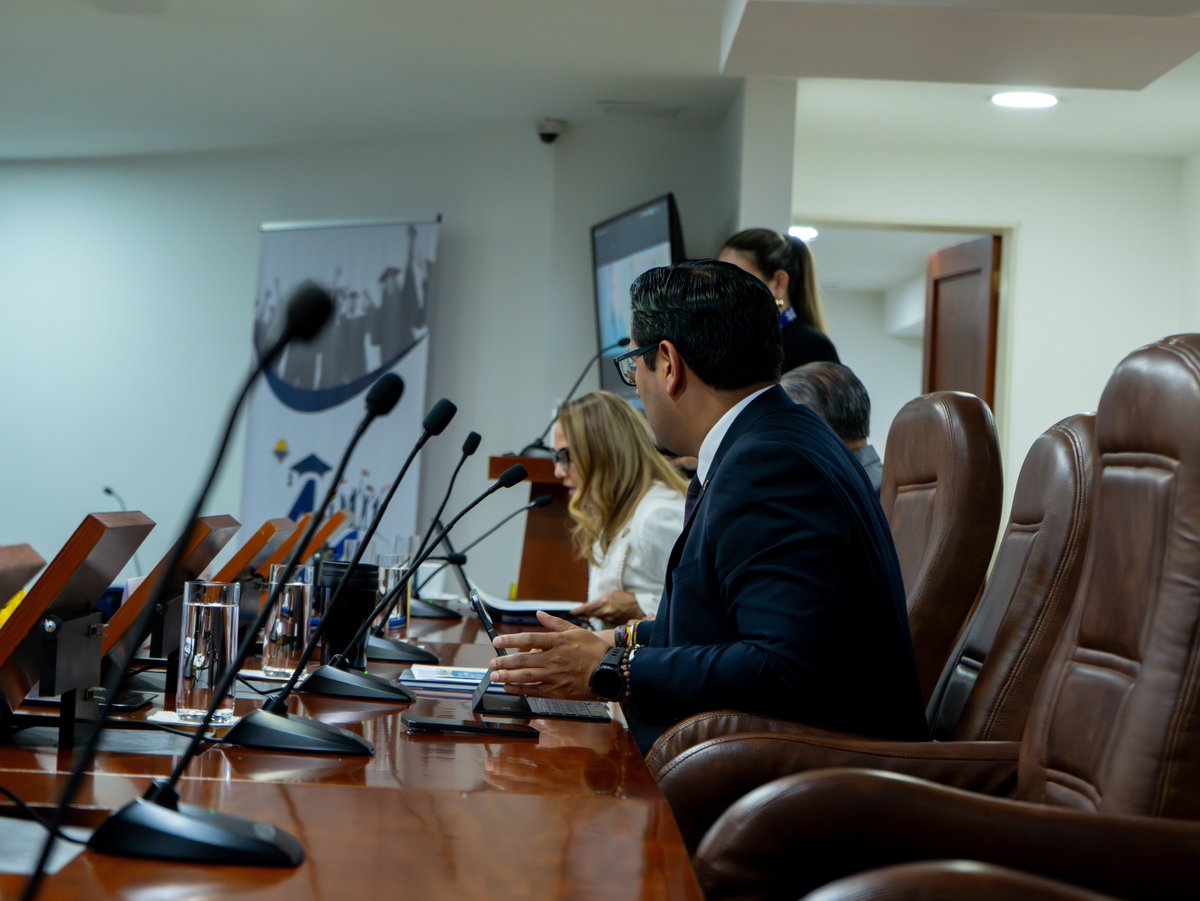 FAO_Colombia's tweet photo. @Parlandino @angelaesmar 📌 Con este compromiso, @Parlandino prioriza la seguridad alimentaria y la nutrición en su agenda regional, fortaleciendo los marcos normativos y la acción parlamentaria contra el hambre.

Desde @FAO_Colombia, y junto a @ALCsinhambre, celebramos este avance hacia #UnaVidaMejor. https://t.co/fgc5jQOTnK