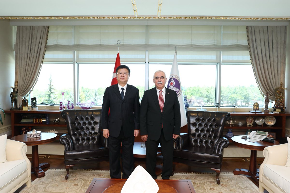 AYMBASKANLIGI's tweet photo. Anayasa Mahkemesi Başkanı Kadir Özkaya, Türkiye’ye çalışma ziyareti gerçekleştiren Çin Halk Cumhuriyeti Zhejiang Eyaleti Yüksek Halk Mahkemesi Başkan Yardımcısı Jiang Weiyu ve beraberindeki heyeti kabul etti.

🔗 https://t.co/yp4vn4wVDr https://t.co/1T6W60R5Sn