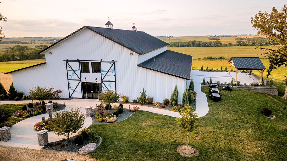 LesterBuildings's tweet photo. Project Spotlight ✨ This custom event center shines in Snow White with a bold Black roof - from the grand custom doors to the open-sided pergola and welcoming porch, every detail is designed to impress.
Project Details > https://t.co/l9qbjdto1J
#EventCenter #CustomDesign https://t.co/SANKXIYtXc