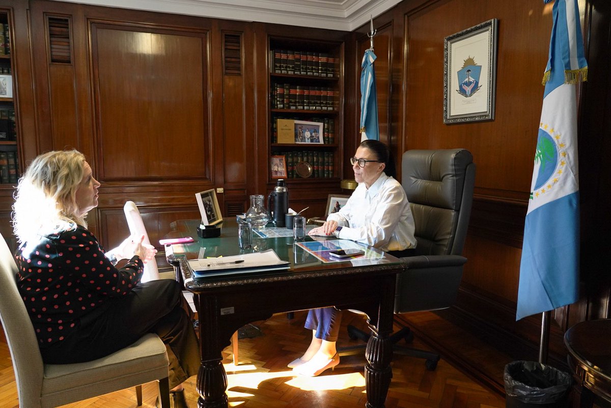julietacorroza's tweet photo. Me reuní con Soledad Gennari,vocal del Tribunal Superior de Justicia de Neuquén, para dialogar sobre el trabajo que la provincia viene llevando adelante en la prevención y el combate del narcotráfico.

Como integrante de la Comisión de Seguridad Interior y Narcotráfico del Senado, creo fundamental fortalecer el trabajo articulado entre los distintos poderes del Estado para seguir construyendo herramientas que permitan cuidar a los neuquinos y dar respuestas concretas a esta problemática.