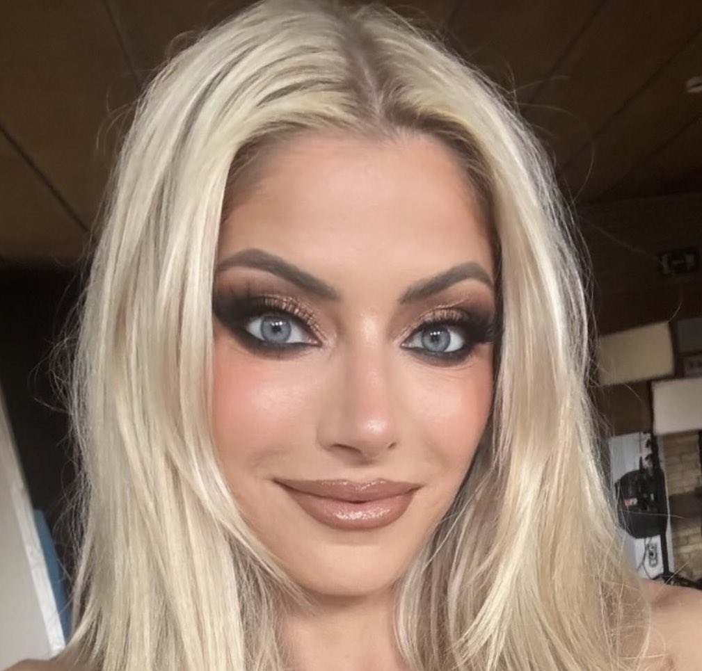 Que3nz_'s tweet photo. Alexa Bliss https://t.co/pQqbAeiJWY