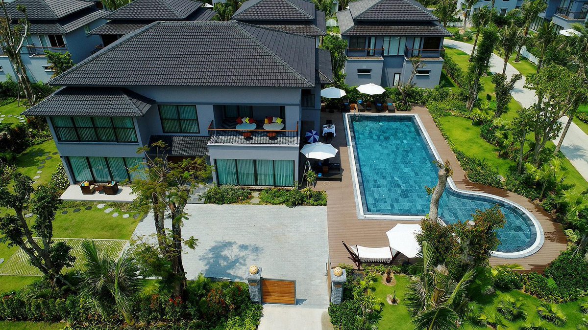 proeger's tweet photo. Work-from-paradise, sorted. 🌴
200 Mbps fiber, free airport pickup + beach shuttle, and just 7 min to Zamna festival grounds. Private 3BR jungle villa, sleeps 6.
Book direct with @AmariTulum 👉 https://t.co/60Hx25KgtD https://t.co/LDCCyd7nip