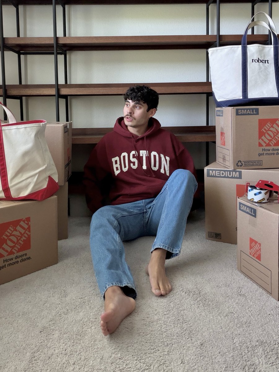 robbyreads's tweet photo. excited to be a boston gay 😜 https://t.co/YdcrhiijEN