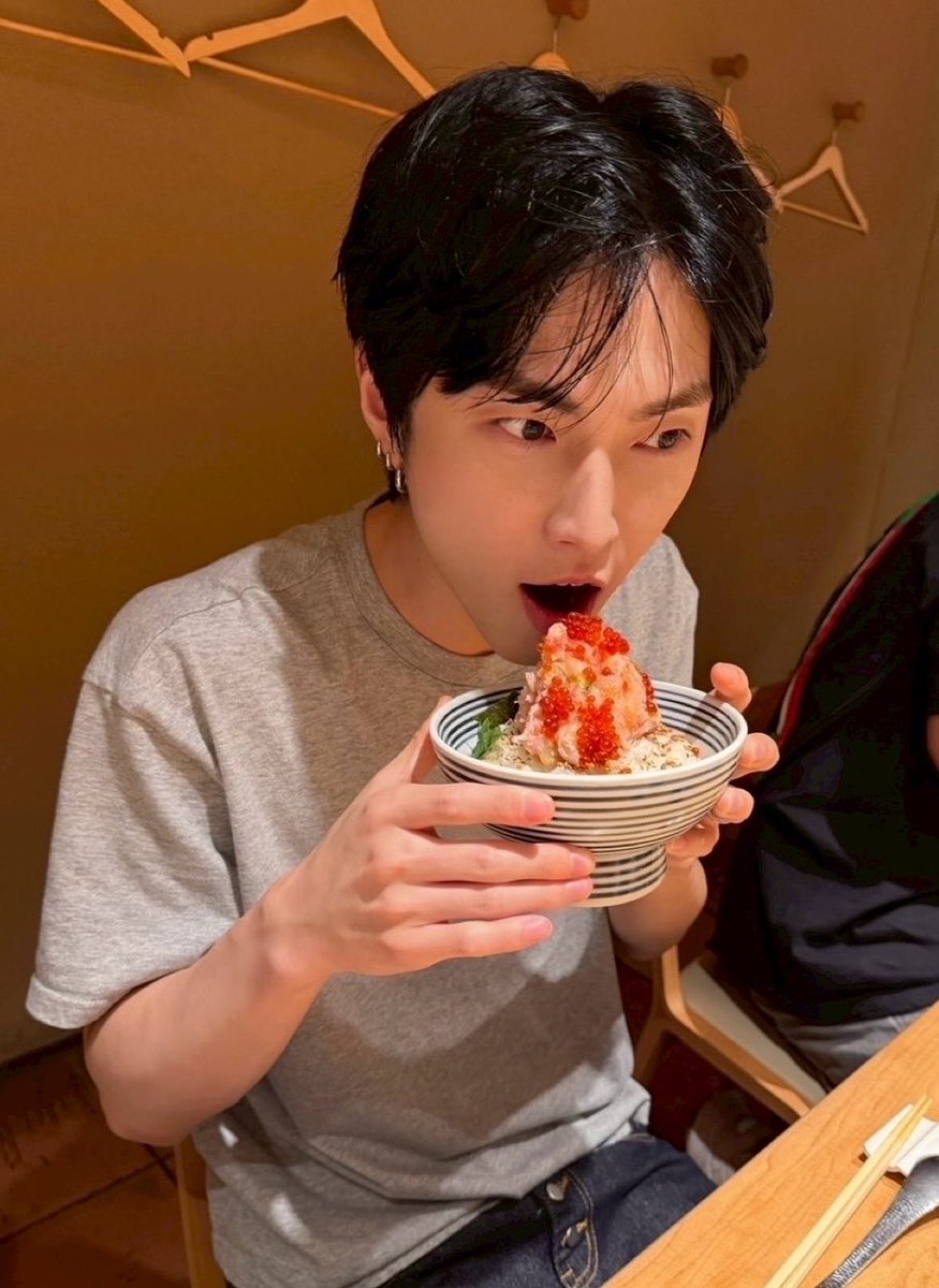 malixya1226's tweet photo. 何喋ろう
つじ半ぜいたく丼 https://t.co/d300j6zmhb
