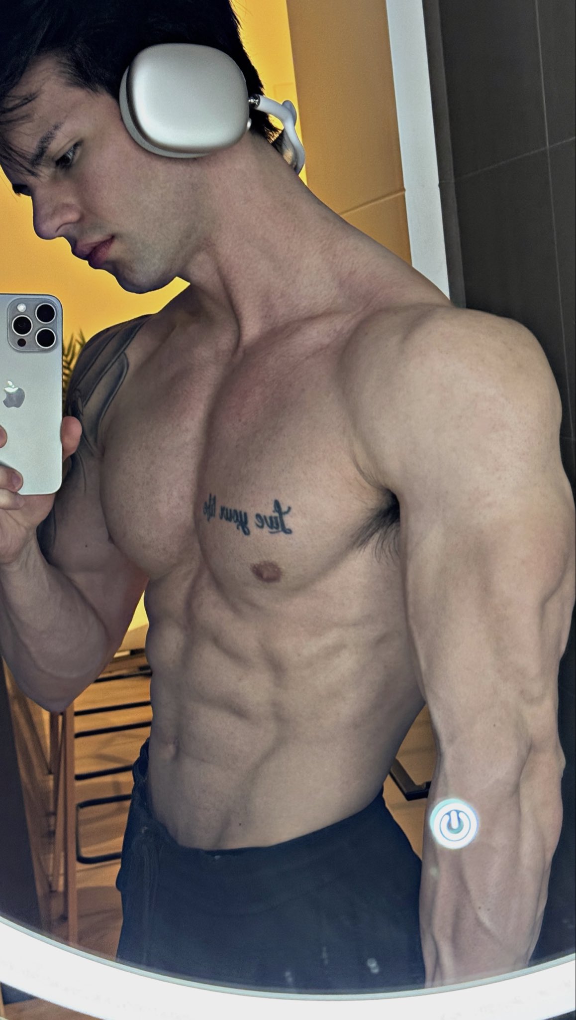 Happy Thursday everybody!😻❤️ Pinga/penis recovery Thursday 😆 posting all my replays on https://t.co/GSrnbIDSH4 right now!! Many crazy cumshots including Police Max! 😻❤️ Going to be replying all messages and chatting on socials❤️ Incoming shows schedule will be posted tomorrow https://t.co/1ewCpsqhWa