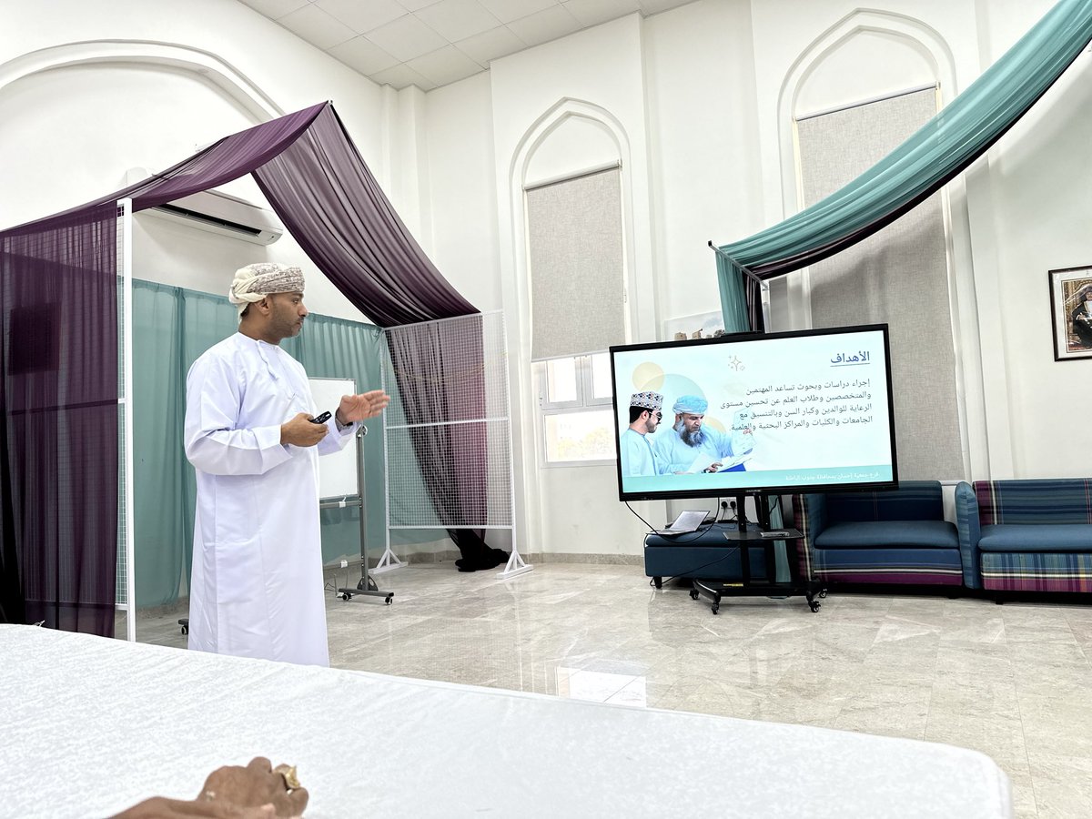 owa_barka's tweet photo. استقبلت جمعية المرأة العُمانية ببركاء الأستاذ يوسف اللمكي رئيس جمعية إحسان فرع جنوب الباطنة، يرافقه الفاضلة بدرية الفليتية ،وذلك بحضور رئيسة الجمعية
وتضمنت الزيارة استعراض أبرز أهداف وإنجازات ومبادرات جمعية إحسان، وبحث سبل تعزيز التعاون المشترك بما يخدم العمل المجتمعي والإنساني https://t.co/CRgjGOsf0F