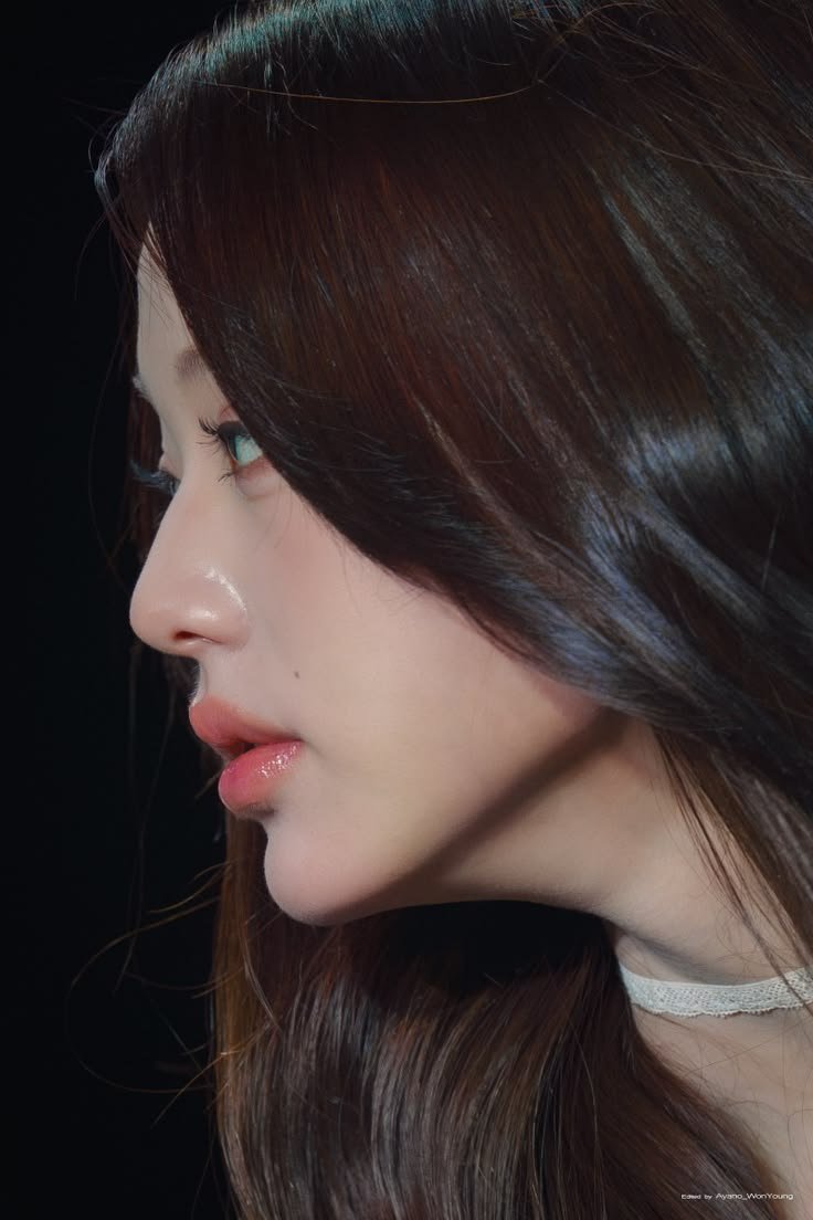 2mhc_'s tweet photo. maybe some people didn't go to school to learn how human grow up works when it's actually her same look since day one https://t.co/pYQIaERtRM