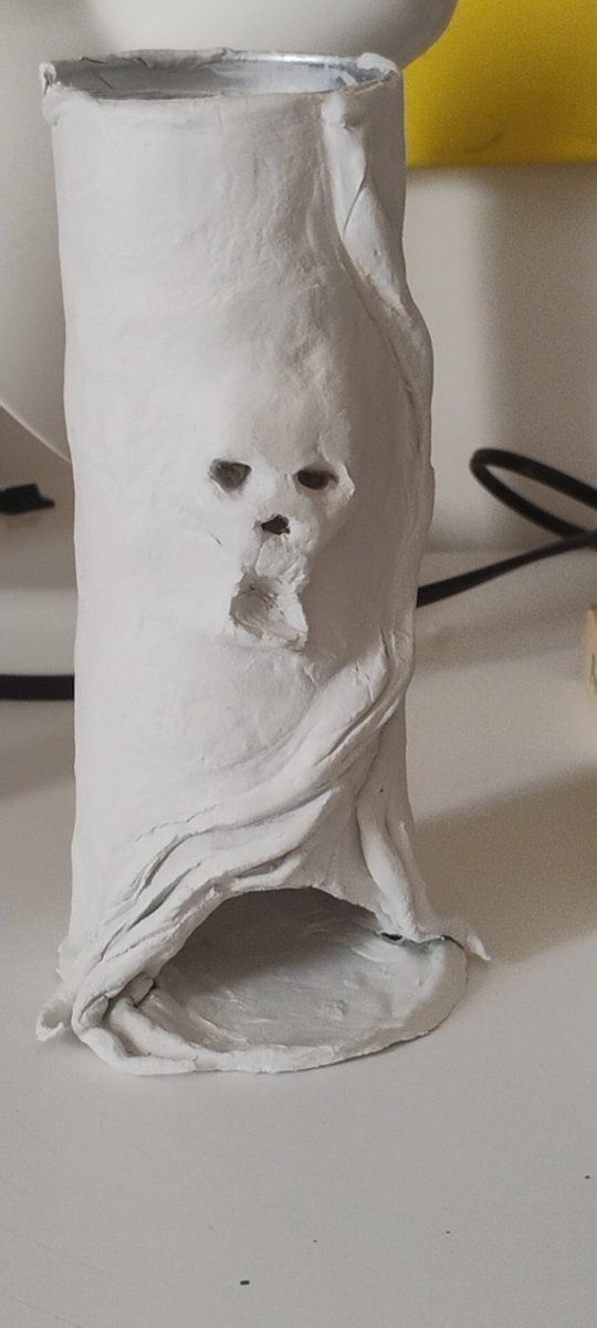 Thaif_mee's tweet photo. To fazendo uma torre de dados em forma de árvore pro meu próx rpg... Tá pegando forma até https://t.co/7gNvJi99kK