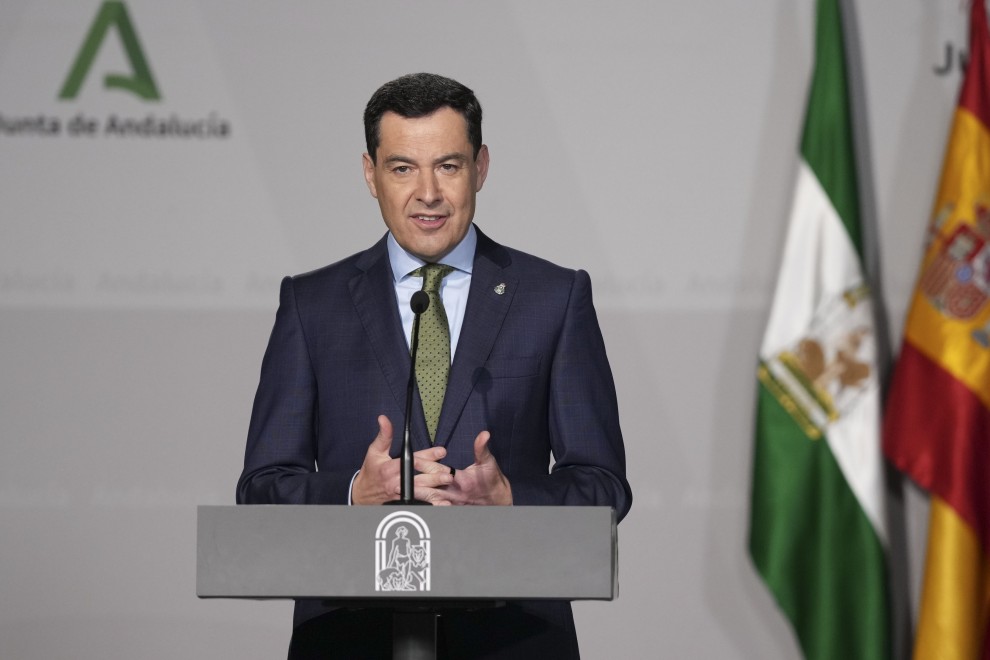 BenderOfuscado's tweet photo. -Las condiciones de VOX eran inasumibles, así que, como yo no me vendo y mis principios son firmes, he aceptado todas y cada una de ellas y les meteré en el gobierno andaluz. https://t.co/gOnhQLoyzr