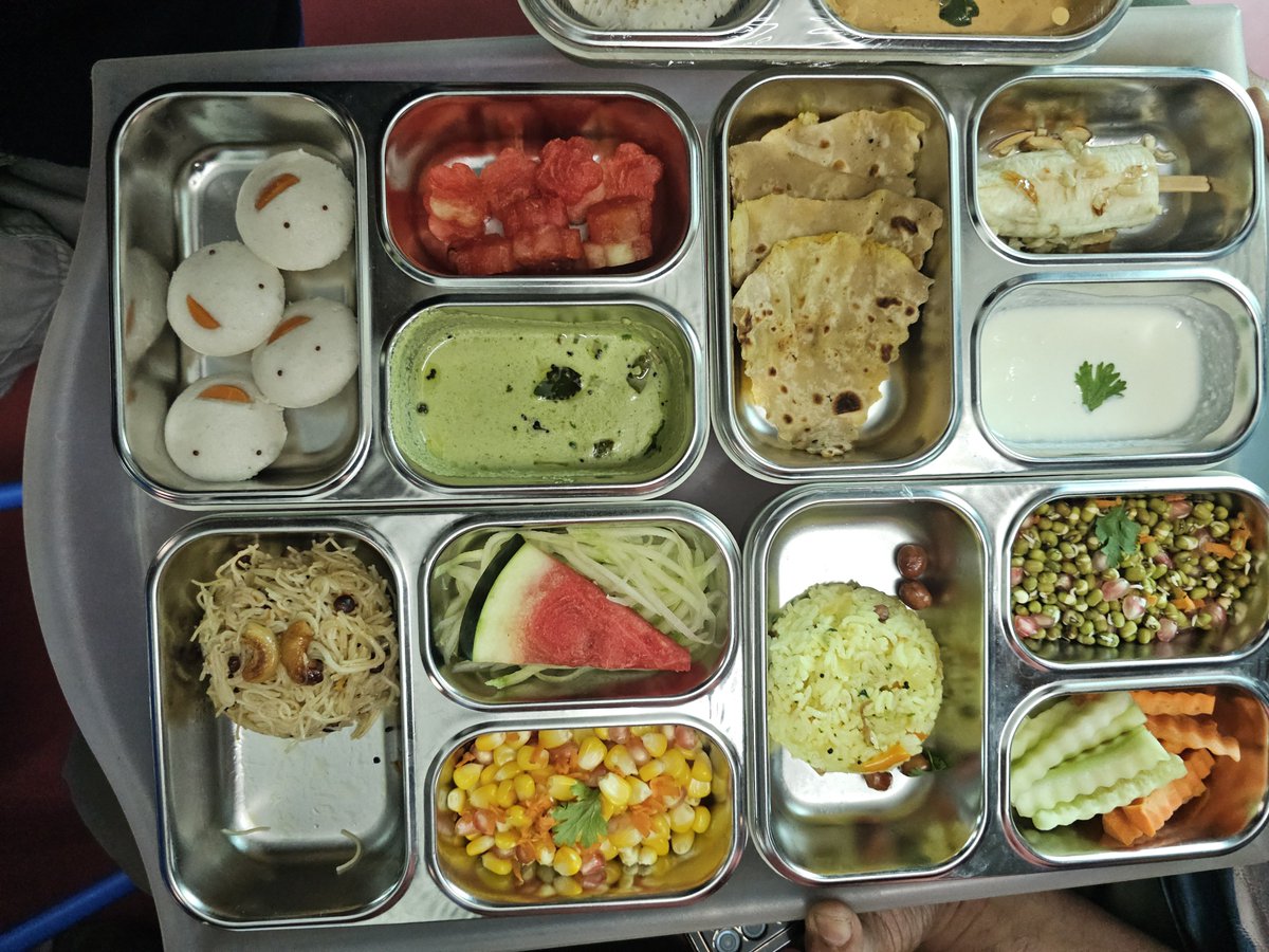 FinPaal's tweet photo. There are multiple startups in Bengaluru, they create interesting recipes and supply fresh meals directly to schools.

Making life bit easier 😅 https://t.co/ujw7X4KxHv
