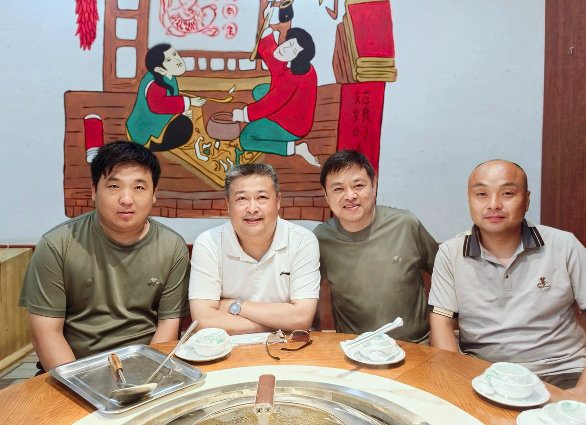 pkjFDqayRJgza8m's tweet photo. Finally connected with my old crew after way too long—laughs, inside jokes, and zero awkwardness, just like the good old days  #Friendship https://t.co/DVnVJPKaoR