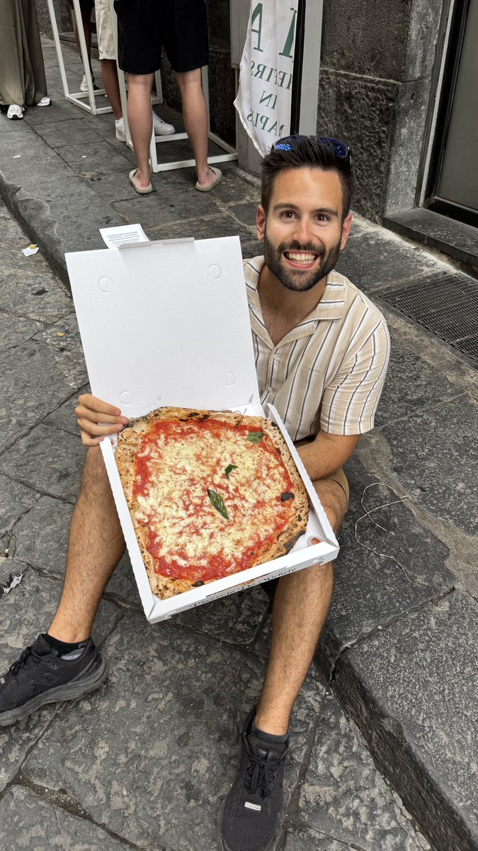 The_Dave_Mani's tweet photo. Right after eating at the world's oldest pizzeria, I then went to the most famous pizzeria in Naples because well... I'm in Naples, the birthplace of pizza! 🤣🍕🇮🇹
📍L'Antica Pizzeria da Michele https://t.co/HzkCaWQI82