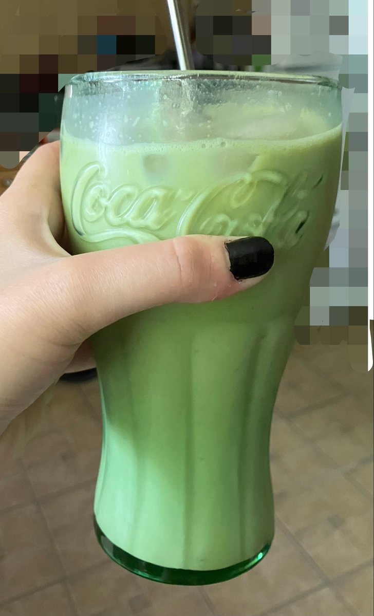 hotdogunner's tweet photo. bigest matcha latte ever born https://t.co/ImlHxym5AY