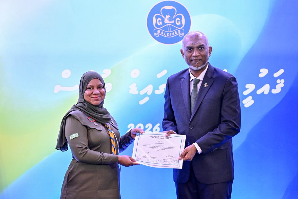 presidencymv's tweet photo. @sajidhaamohamed President Dr @MMuizzu presents the Asia-Pacific Leadership Award for Troop/Unit Leaders to recipients during the National Girl Guide Day ceremony.

The award recognises outstanding leadership and service by leaders within the Girl Guiding movement across the Asia-Pacific Region. https://t.co/jK3QHWIzi5