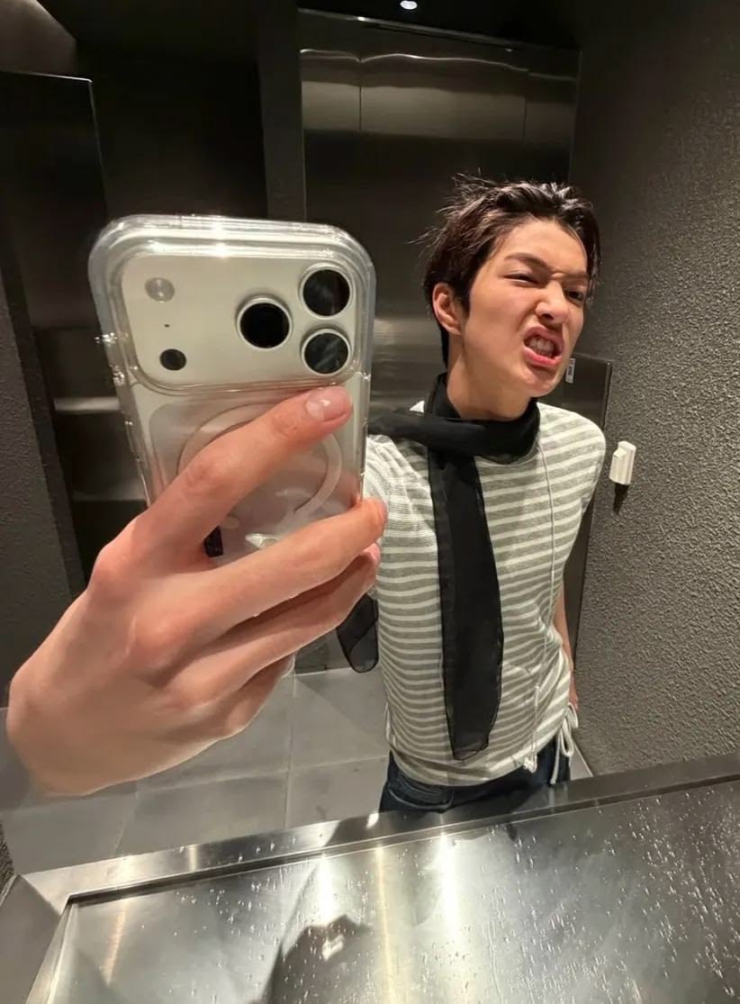 cortisrecords's tweet photo. remember when keonho was seonghyeon for april fools 😭 https://t.co/8Pb0Syb9FU