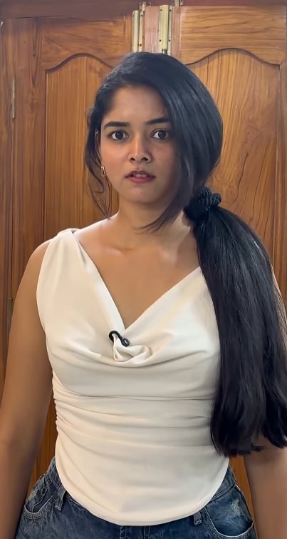 jasmine_jaanu's tweet photo. Idhenti intha sexy ga tayyarayyindhi ? https://t.co/SmYaVk6DC7