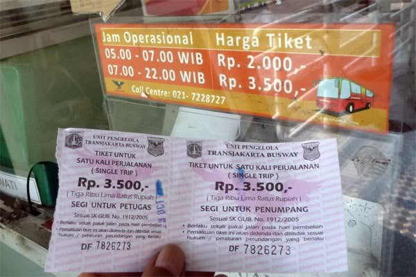 aden87's tweet photo. @rodadotco kertas yg selalu digenggam sepanjang jalan atau dimasukin ke casing HP krna takut hilang 😁 https://t.co/AnUVUXIcjr