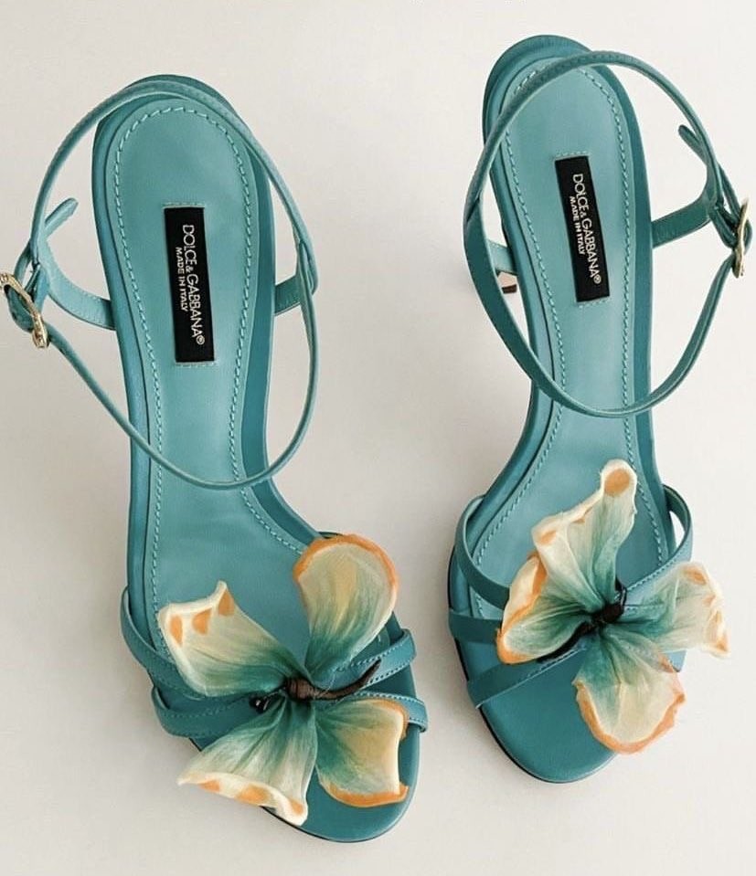 BiancoDavinci's tweet photo. Dolce &amp; Gabbana iconic butterfly heels https://t.co/ZudF6xiuKY