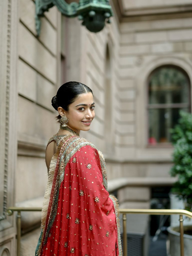 RashKarnatakaFc's tweet photo. Good night @iamRashmika

Nothing is beautiful then you

#RashmikaMandanna https://t.co/I8h3ClKRFx