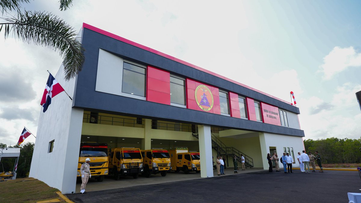 MDefensaRD's tweet photo. Inauguración de nueva sede del Cuerpo Especializado de Mitigación a Emergencias y Desastres, obra que fortalece la capacidad del Estado dominicano para prevenir, responder y coordinar acciones frente a emergencias, desastres naturales y otras situaciones de alto impacto. https://t.co/OZvJRbExrE