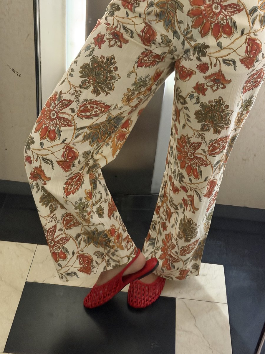 Patriciarfj's tweet photo. ¿Las amamos o las odiamos? 👠 https://t.co/Ie4xFug9au