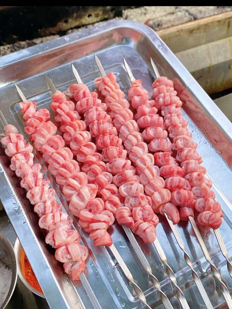 Entschwebender's tweet photo. Craving warm crispy fried skewers on a cool night  This street snack hits different—flavor packed, cheap, and pure joy! Who’s grabbing some tonight https://t.co/lk3K0mgIgf