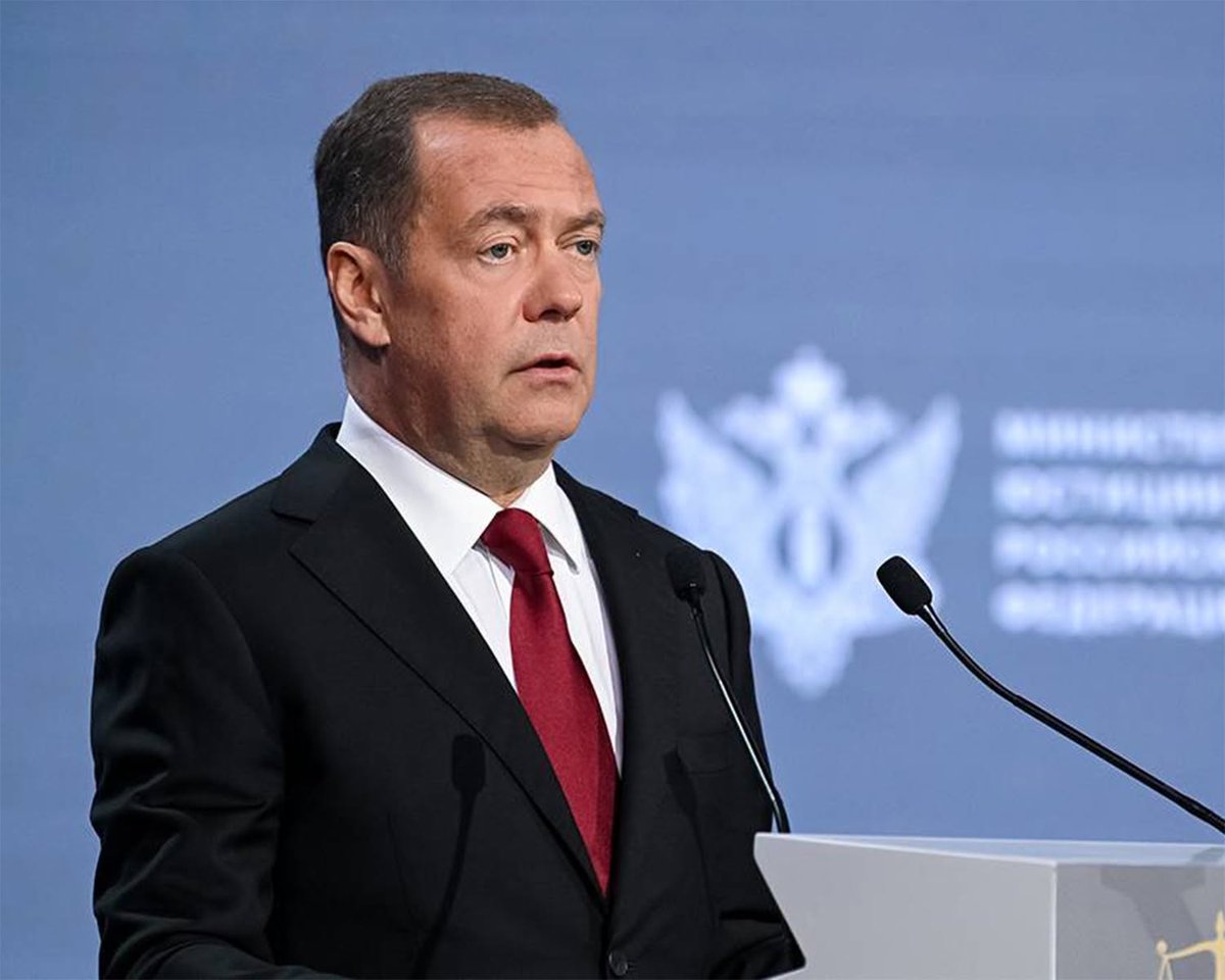 SergejTalk's tweet photo. Стало известно имя человека, который поставил 400000 долларов на Полимаркете на то, что Путин не досидит до конца года! https://t.co/A3k4rTbFWU