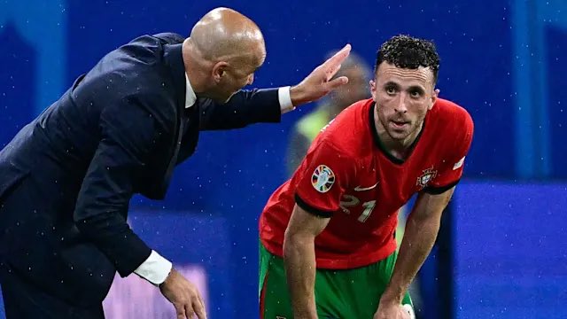 LFCTransferRoom's tweet photo. 🇵🇹❤️ Portugal head coach Roberto Martinez: "Diogo [Jota] is our light."

"He wanted to win the World Cup so it becomes a bit of a responsibility, an example because Diogo was the pure example of believing in whatever could be possible, always with that tenacity, always finding the answer in the right moment in the difficult moment in the game."