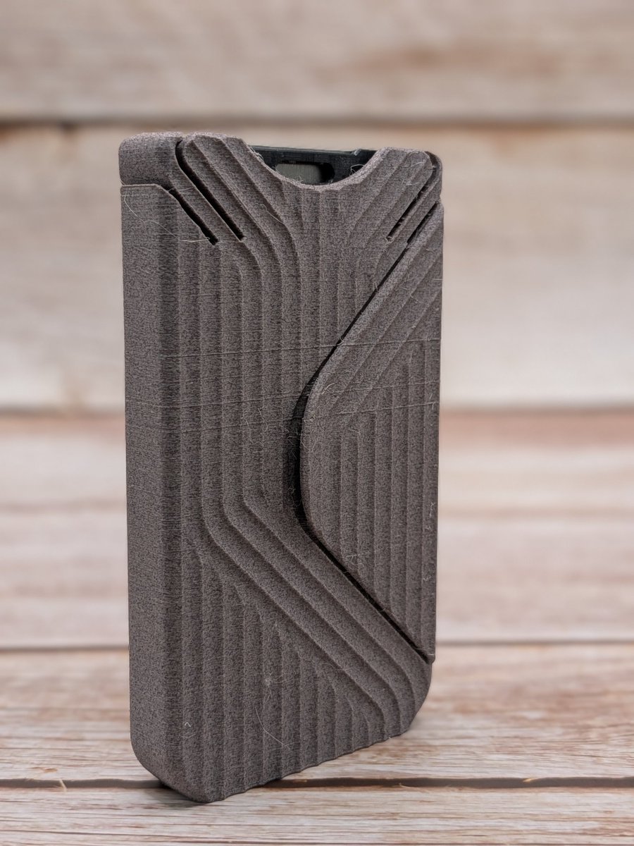 TechJeeper's tweet photo. Cascade Wallet v3 from MakerWorld in KiwiFil WoolFil filement!  https://t.co/w3j6gLVW1t https://t.co/IqilFJfEDo