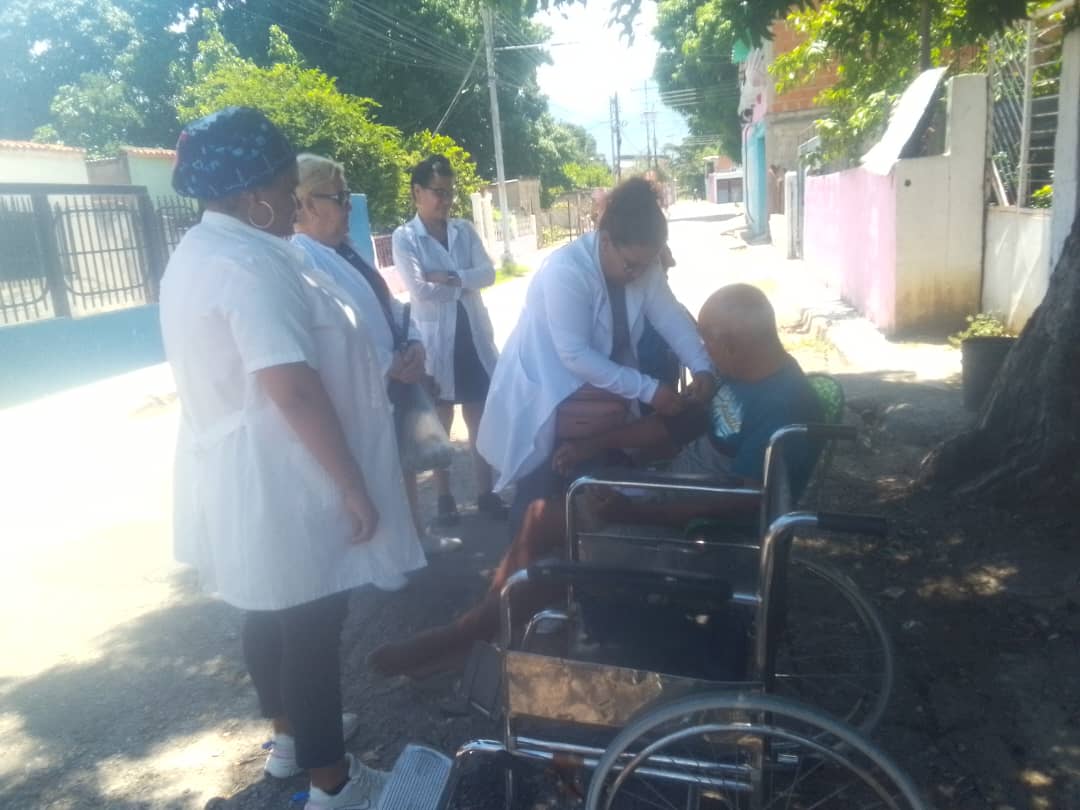 mmcvencar's tweet photo. Desde el Sector El Carmen del CDI 18 de Octubre, jornada de salud para el pueblo venezolano en el Estado Carabobo 🇻🇪❤️🇨🇺 #CubaPorLaVida #CubaCoopera #FuerzaVenezuela https://t.co/5HmcuuYBHJ