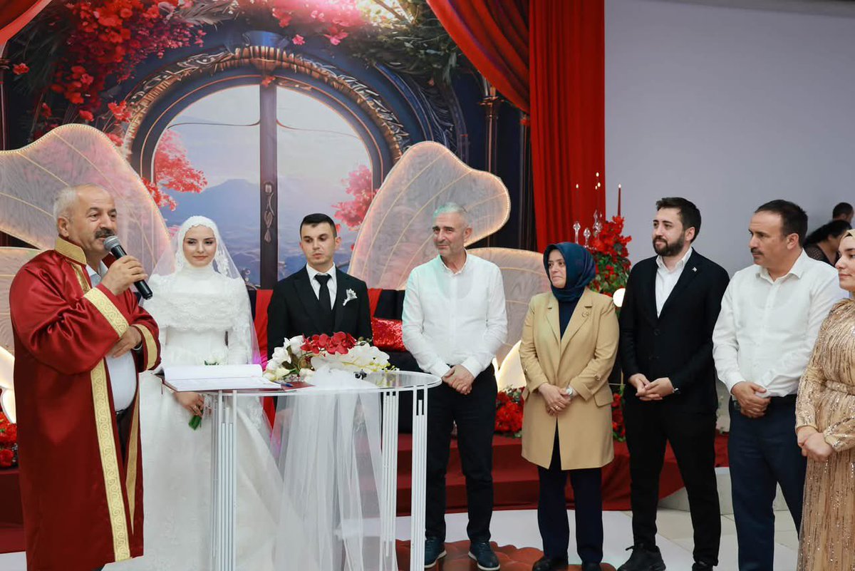 akgencgebzee's tweet photo. İlçe Başkanımız Recep Kaya, Belediye Başkanımız Zinnur Büyükgöz,İlçe Gençlik Kolları Başkanımız Av. Bilal Durmuş Kurt, Mahalle Başkanlarımız ve yönetimimiz ile birlikte; Rümeysa &amp; Musa çiftinin mutluluklarına şahitlik ettik.

Çiftimize mutluluklar diliyoruz.

#akgençgebze https://t.co/q8z19oaG65