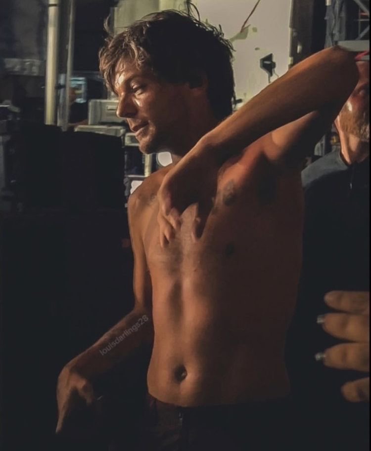 tpwkorfckit's tweet photo. is this even appropriate to post during daytime? https://t.co/wjiLYlgwVz