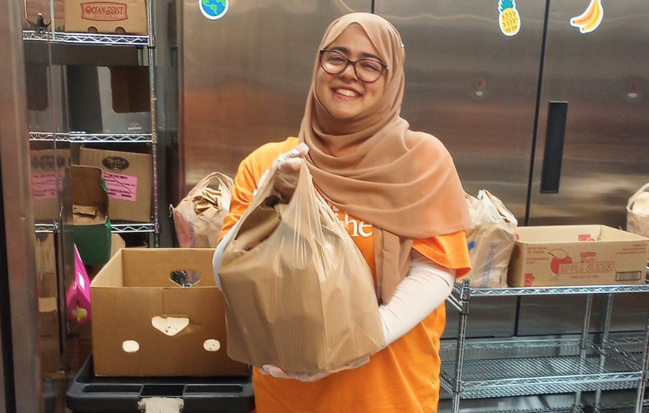 DoerenMayhew's tweet photo. Serving our community, one volunteer shift at a time. Our Houston team spent the day volunteering at Cy-Fair Helping Hands to help stock, sort and distribute food to support local families in need. We are proud to support organizations making a difference in our community. https://t.co/YMf0affskK