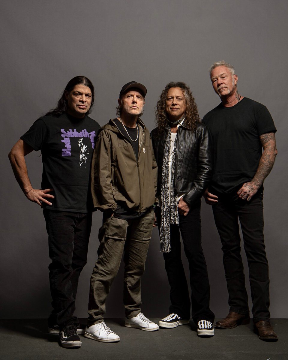 consequence's tweet photo. Metallica have donated $100,000 to victims of the earthquakes in Venezuela through their All Within My Hands foundation.

📸: Ross Halfin https://t.co/kbWJO0sJbN