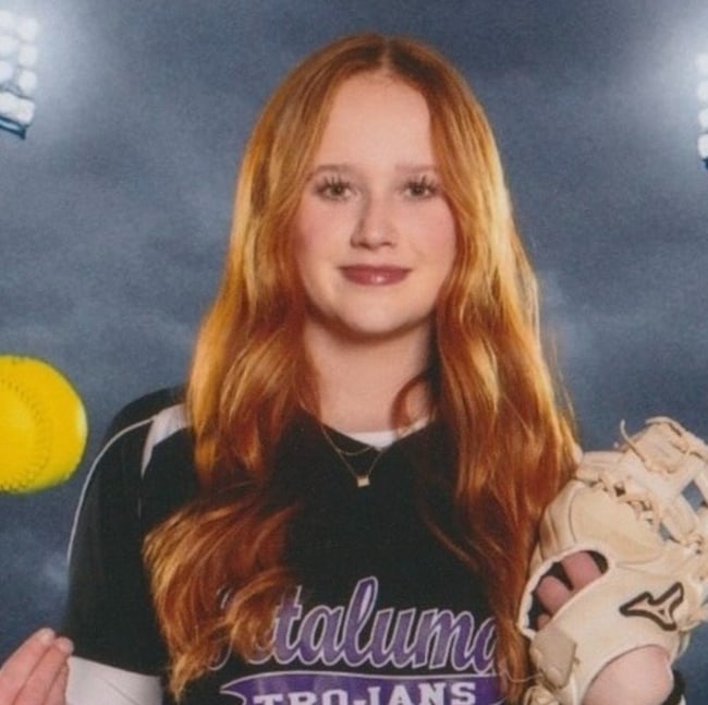 FieldLevelSB's tweet photo. Harper Miles @harpermiles2027 commits to Claremont-Mudd-Scripps @cmsathenasb

View the commitment on @FieldLevel:
https://t.co/qV65Esltgu

#committed #softball https://t.co/IcYPag9o3d
