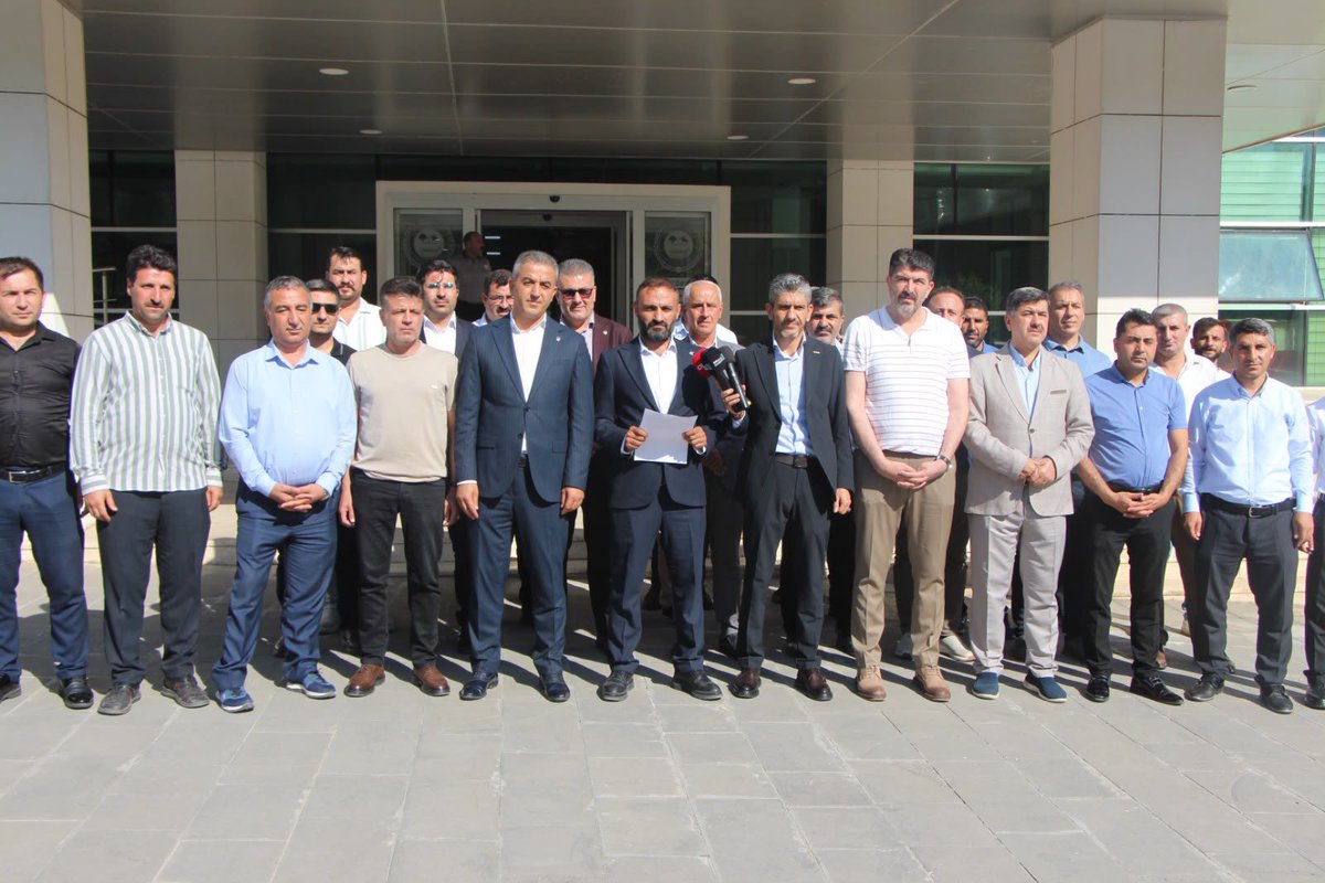 AbdullahCati's tweet photo. Şırnak'ın ve üniversitemizin adını karalamaya çalışan, karanlık odaklarca üretilen kirli operasyonlara ve algı oyunlarına memleket olarak tek vücut halinde karşı duruyoruz. Rektörümüzün destekçisiyiz.
​#RektörümünYanındayım @erolozvar @YuksekogretimK @Yusuf__Tekin @NumanKurtulmus @iletisim @AbdurrahimAlk