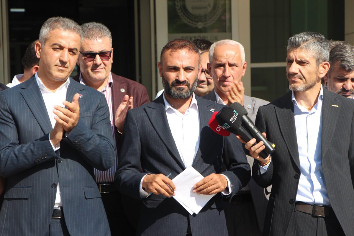 AbdullahCati's tweet photo. Şırnak'ın ve üniversitemizin adını karalamaya çalışan, karanlık odaklarca üretilen kirli operasyonlara ve algı oyunlarına memleket olarak tek vücut halinde karşı duruyoruz. Rektörümüzün destekçisiyiz.
​#RektörümünYanındayım @erolozvar @YuksekogretimK @Yusuf__Tekin @NumanKurtulmus @iletisim @AbdurrahimAlk