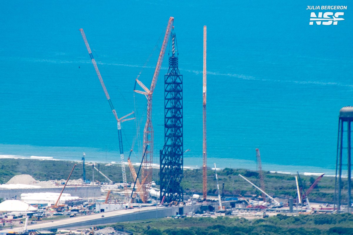 julia_bergeron's tweet photo. Next day update:

Whoa, we're half way there! Module four is now stacked on the 37A tower. 
🏗🏗🏗🏗

There are cranes a plenty over at LC-36 as Blue prepares to remove sections and modify the tower for potential launch later this year.

Tune into the @NASASpaceflight SCL feed for live views and stay tuned for more aerial views!
https://t.co/6KAhBCL7eM