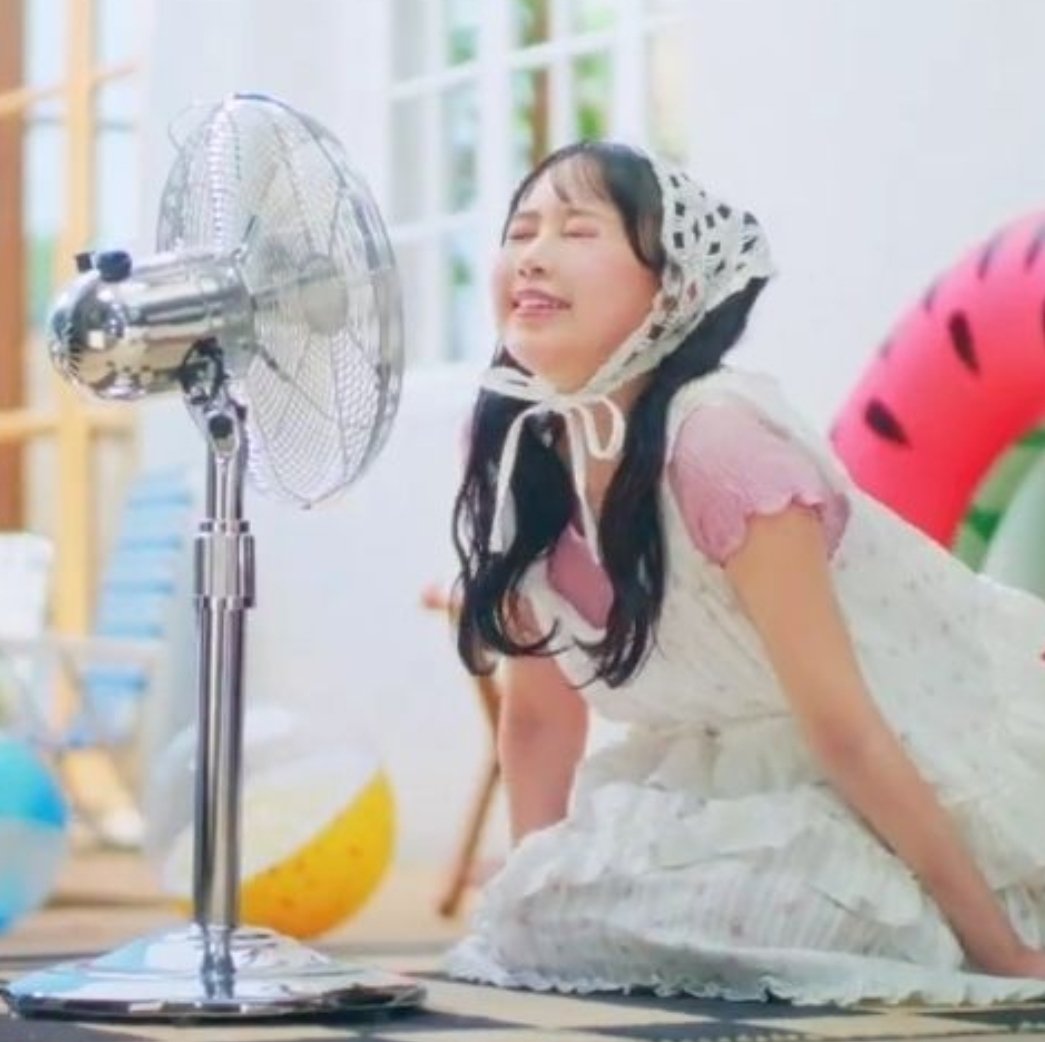 vampidols's tweet photo. absolutely heinous temperatures occuring in my area today
めっちゃ暑いーーーだよ😭😵☀️ https://t.co/pMDjPtx2mb