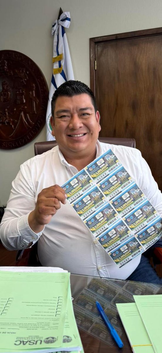 danydoggy's tweet photo. Fiscal Gabriel Garcia Luna acá va nuestro aporte para el @MPguatemala #LuisPedroOrtiz, director general de la Dirección General de Administración (DIGA) de la Universidad de San Carlos de Guatemala (USAC), agredio con extintores a los estudiantes, prensa  docentes y profesionales https://t.co/pySqoMhYDr