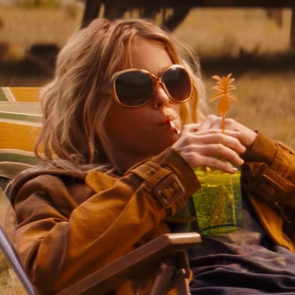 finalgirlsonia's tweet photo. kara and those damn glasses… https://t.co/69Bs7tKtxX
