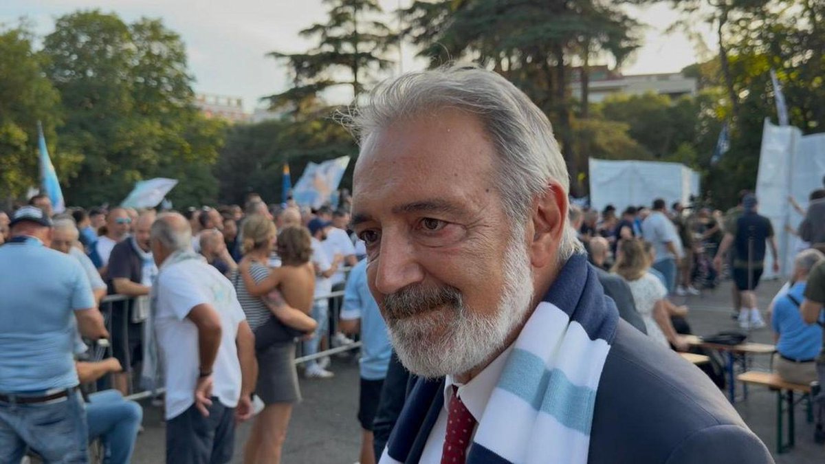 rep_roma's tweet photo. Lazio, al corteo contro Lotito spunta il presidente Francesco Rocca: “Ascolto il dolore dei tifosi” https://t.co/d5Xque8PPT https://t.co/ZrOMv6uNI4