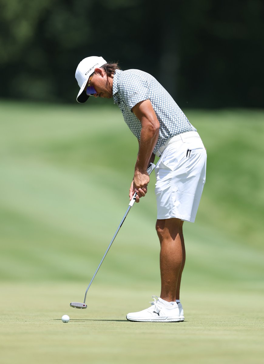 ACameronWRX's tweet photo. New putter for Rickie Fowler this week! Looks like he's in a @ScottyCameron Phantom 12 similar to one we shot earlier in the year (pics 3-4), and has reverted to a heel shaft instead of center. Almost 2 years with the center shaft, but the single bend will still reduce toe flow. https://t.co/KJjtd3ukAY