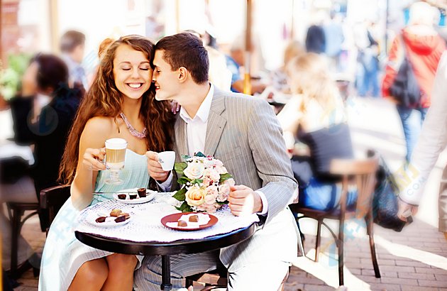 V1pn13IAwtK0fIt's tweet photo. Morning coffee + stolen kisses = best start to the day with my favorite person https://t.co/xEnd4d2VgB