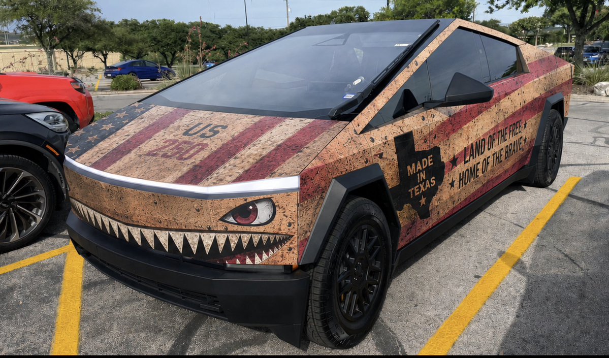 TeslaT69780's tweet photo. @JoeTegtmeyer lol! This Cybercab wrap would look pretty good on my Cybertruck.📐🙌 https://t.co/GcmdBqrua2