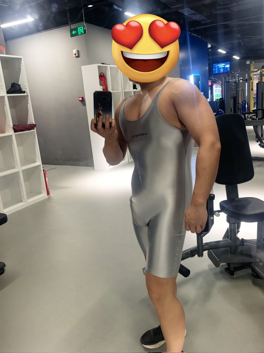 Maxweing_BH6BAZ's tweet photo. #gymgear #lycra #spandexbulge #spandexmen #紧身衣 #健身房 
#AMORESY
new amoresy https://t.co/iqEwsOG8Id